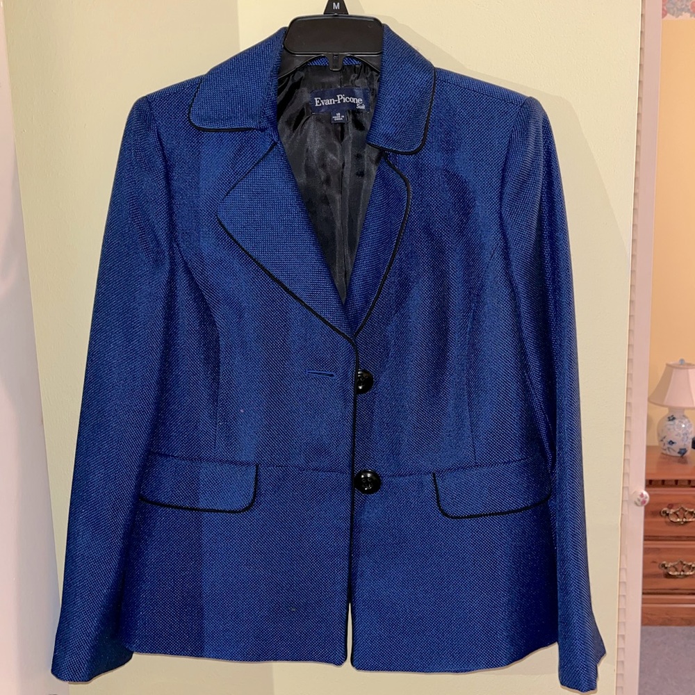 Ladies Suit Jacket.  Like new.  Barely worn